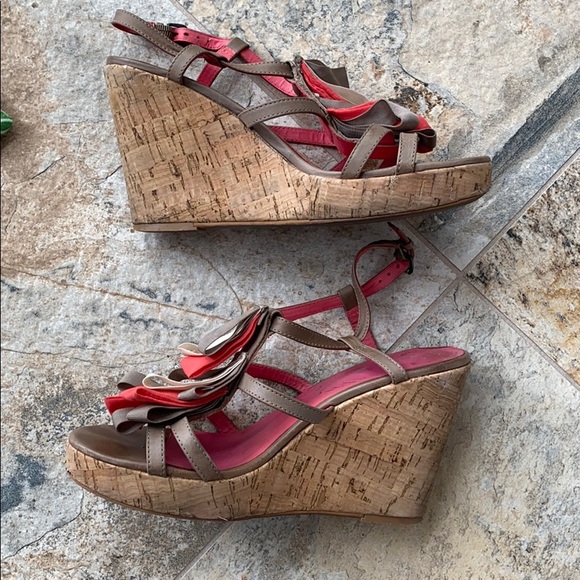 Sz 39 “Fabulous” wedges with box, bag, receipt! - Picture 6 of 7